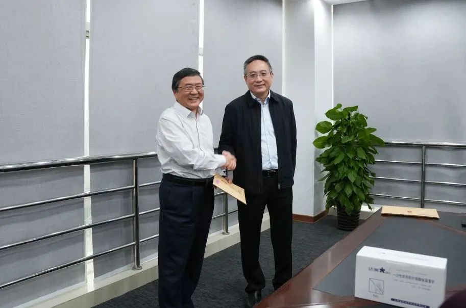 奉賢區(qū)人大常委會(huì)黨組書(shū)記、主任張培榮一行蒞臨上海山美股份開(kāi)展“優(yōu)環(huán)境、穩(wěn)經(jīng)濟(jì)”大走訪大調(diào)研
